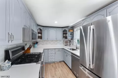 19 Glenview Dr, West Orange, NJ 07052