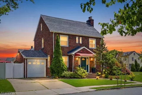 459 Twin Oaks Rd, Union, NJ 07083