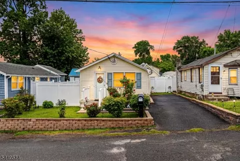 77 Pacific Blvd, Keyport, NJ 07735