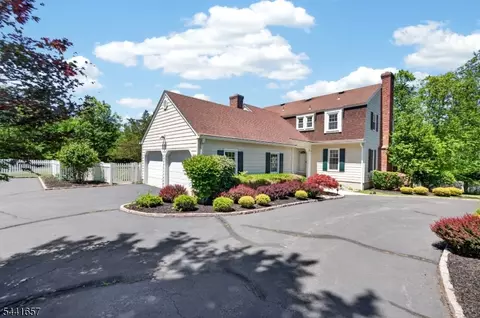 17 Cedar Rd, Whitehouse Station, NJ 08889