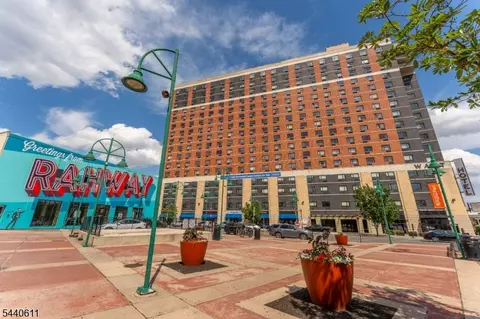 1 Carriage City Plz #807, Rahway, NJ 07065