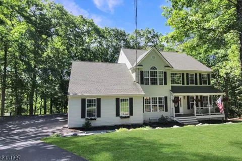 3 Frog Pond Rd, Columbia, NJ 07832