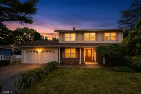 28 Amherst Ct, Wayne, NJ 07470