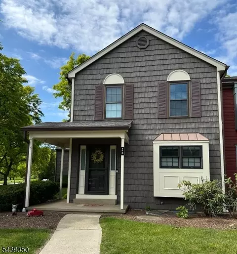 26 Duck Hawk Ct, Hackettstown, NJ 07840