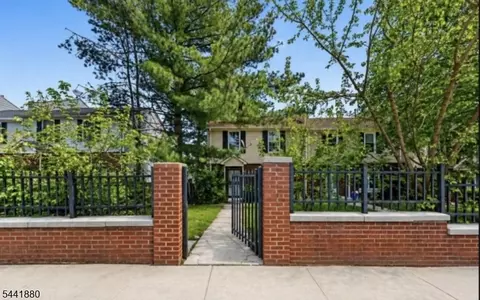 550 Bergen St, Newark, NJ 07108