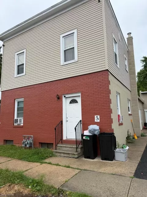 5 2nd St, Raritan, NJ 08869