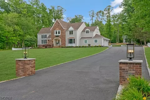 29 Crown Dr, Warren, NJ 07059
