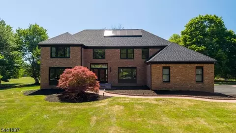91 S Wiggins Ln, Skillman, NJ 08558