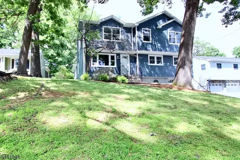 73 Oneida Ave, Oakland, NJ 07436