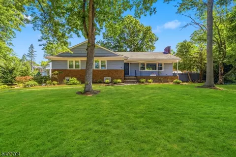 2 Millstone Dr, Livingston, NJ 07039
