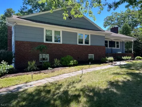 2 Millstone Dr, Livingston, NJ 07039