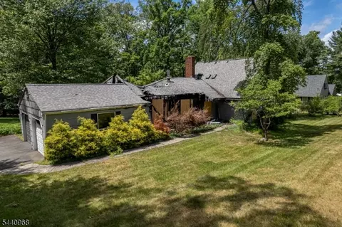 1271 Dogwood Dr, Bridgewater, NJ 08807