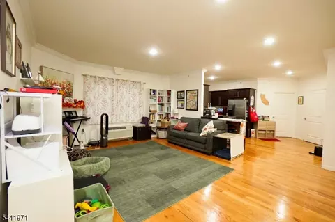 6708 Jackson St #8, Guttenberg, NJ 07093