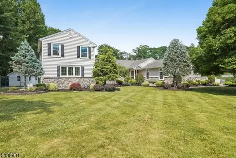 3 Karen Ct, Scotch Plains, NJ 07076