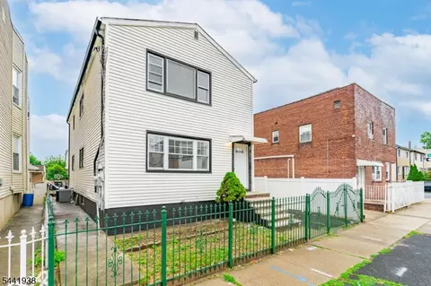 284 2nd Ave, Newark, NJ 07107