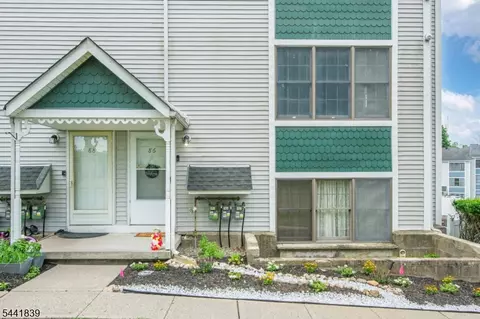 86 Burlington Ct, Hamburg, NJ 07419