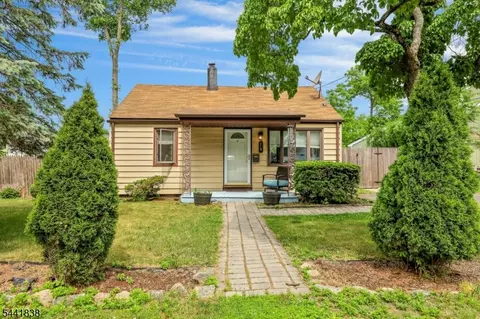 16 Boulevard Ave, Haskell, NJ 07420