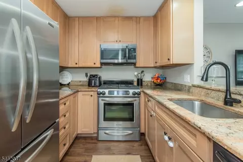 Kitchen - 92 Carter Rd, Haskell, NJ 07420 photo 1 of 2
