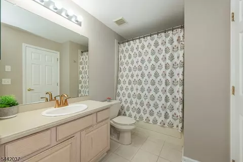 Bath - 92 Carter Rd, Haskell, NJ 07420 photo 2 of 2