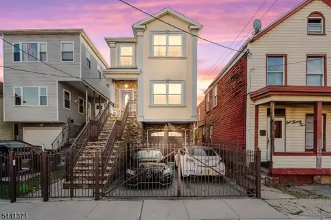 120 Fulton St, Elizabeth City, NJ 07206