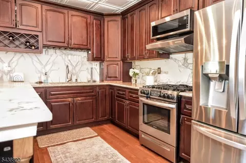 Kitchen - 27 Joan St, Wayne, NJ 07470 photo 2 of 2
