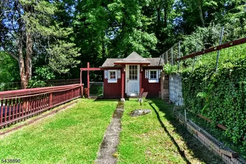 Exterior - 27 Joan St, Wayne, NJ 07470 photo 5 of 9