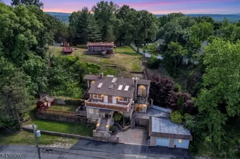 27 Joan St, Wayne, NJ 07470 photo 2