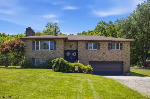 59 Statesville Quarry Rd, Lafayette, NJ 07848