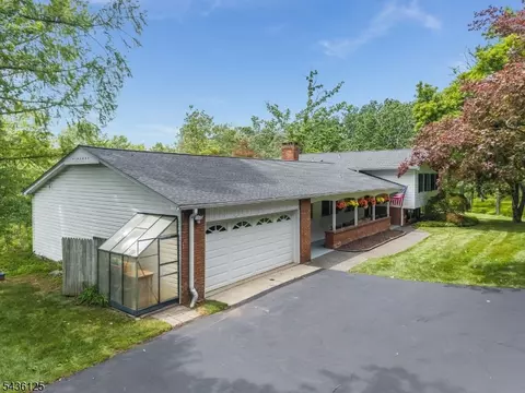 7 Sky View Garden Rd, Lebanon, NJ 08833