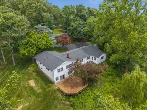 7 Sky View Garden Rd, Lebanon, NJ 08833