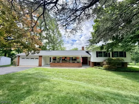 7 Sky View Garden Rd, Lebanon, NJ 08833