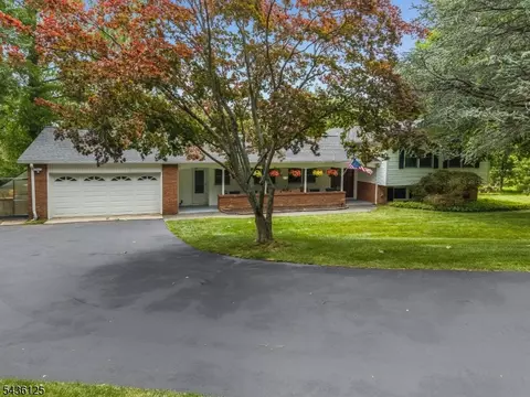 7 Sky View Garden Rd, Lebanon, NJ 08833