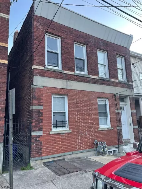 322 S 7th St, Elizabeth, NJ 07202