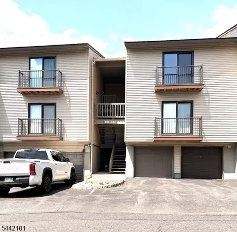 608 Spruce Hills Dr, Glen Gardner, NJ 08826