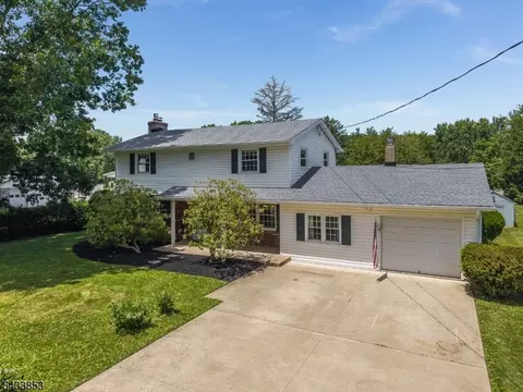 44 Pleasant Valley Rd, Washington, NJ 07882