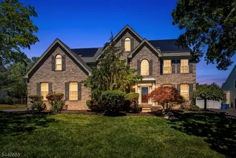 5 Rue Cezanne, Somerset, NJ 08873
