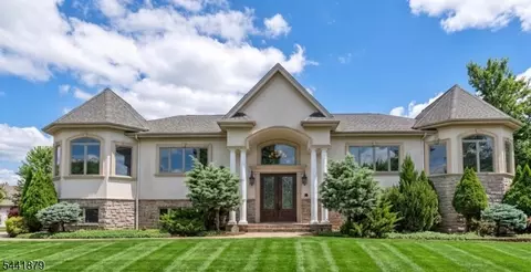 18 Berkshire Pl, Englewood Cliffs, NJ 07632