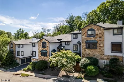 27 Overlook Dr, Hackettstown, NJ 07840