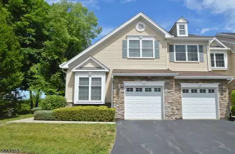 1 Greenwich Ct, Budd Lake, NJ 07828