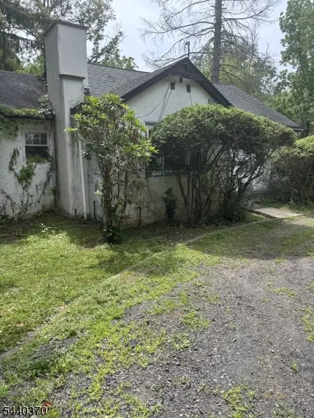 40 Morning Glory Rd, Warren, NJ 07059
