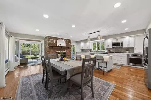 28 Spring Ridge Dr, Berkeley Heights Twp, NJ 07922