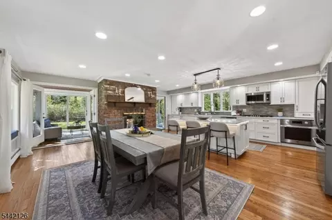 28 Spring Ridge Dr, Berkeley Heights Twp, NJ 07922