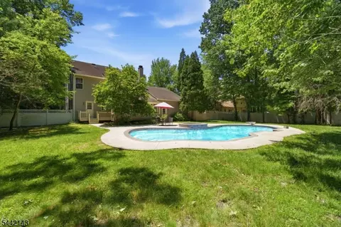 41 Farmhouse Ln, Voorhees Twp, NJ 08043