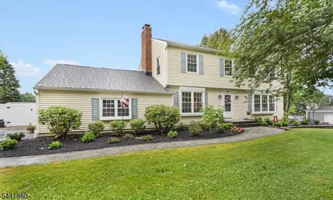 38 River Bend Rd, Clinton, NJ 08809