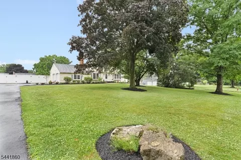 38 River Bend Rd, Clinton, NJ 08809 photo 2