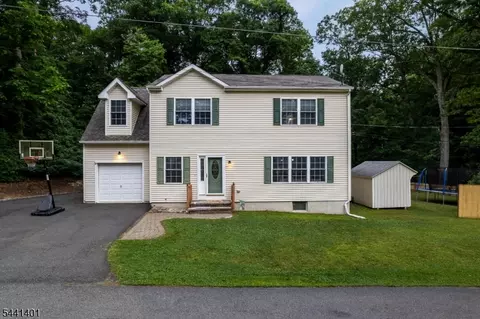 13 Cranberry Ledge Rd, Byram Twp, NJ 07821
