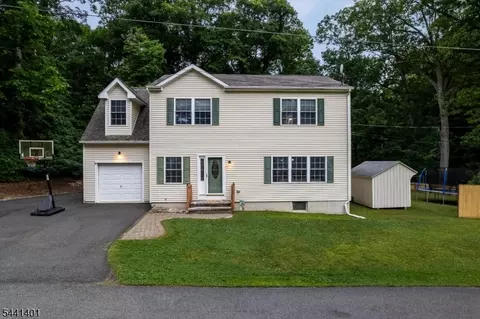 13 Cranberry Ledge Rd, Byram Twp, NJ 07821