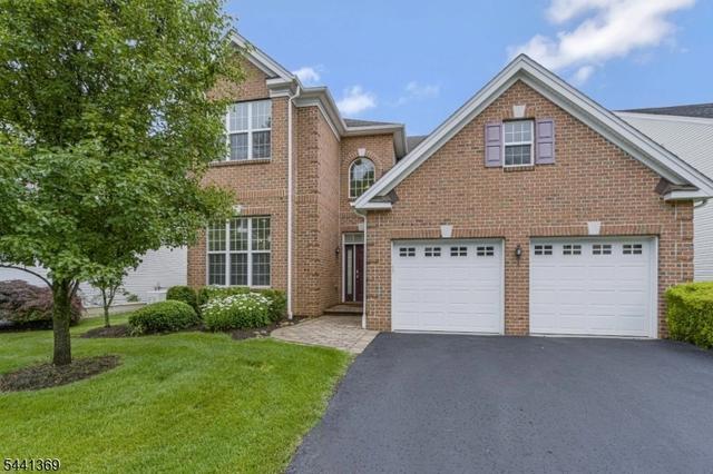 46 Andover Dr, Kendall Park, NJ 08824
