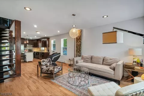 112 9th Ave W, Newark, NJ 07107