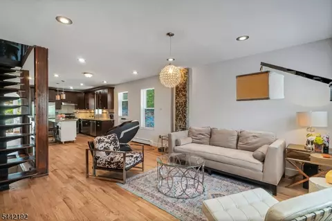 112 9th Ave W, Newark, NJ 07107